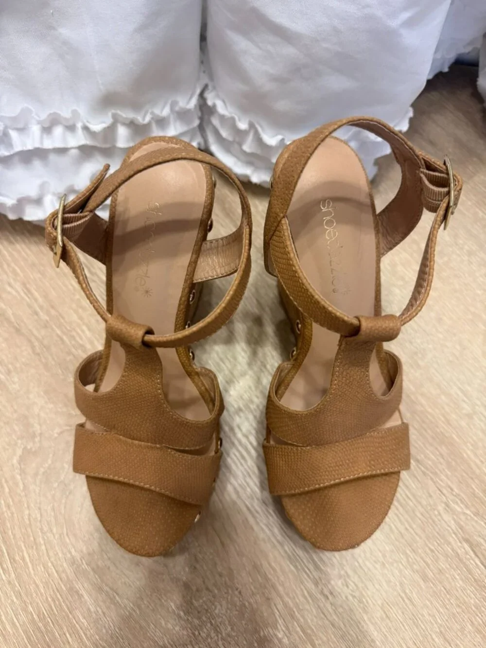 Shoedazzle Reagan Cork Wedge Sandals With Gold Studs Tan Size 7
